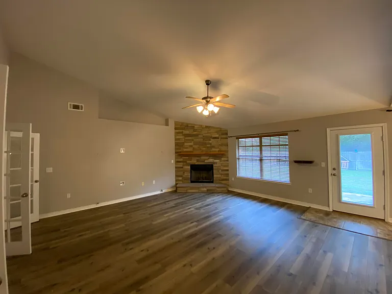 1810 Twin Pine Blvd — Photo 8
