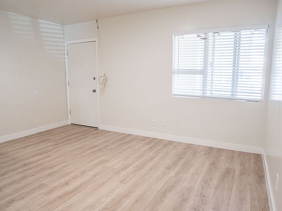 2nd image of 1643 Woodruff Ave #4