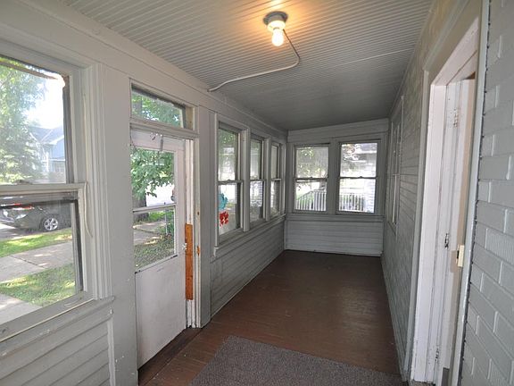 2nd image of 978 Woodbridge St