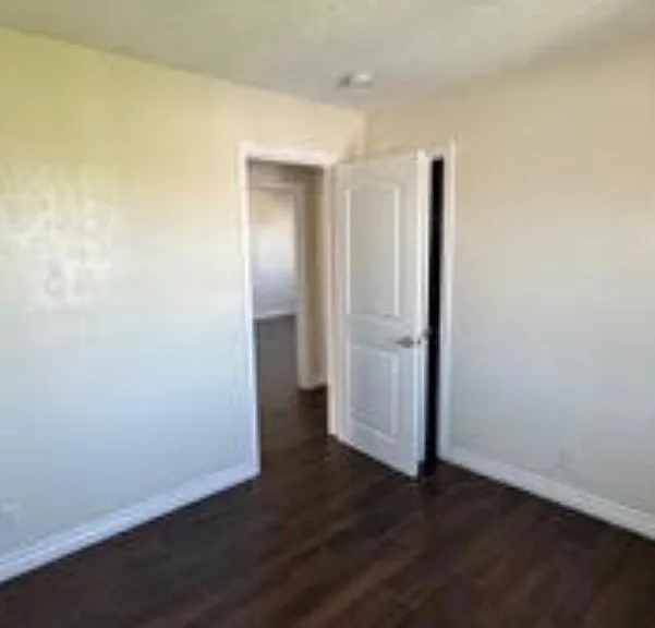 1041 W Reeve St — Photo 16