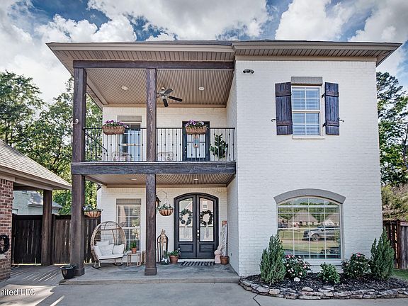 3rd image of 312 N Village Dr