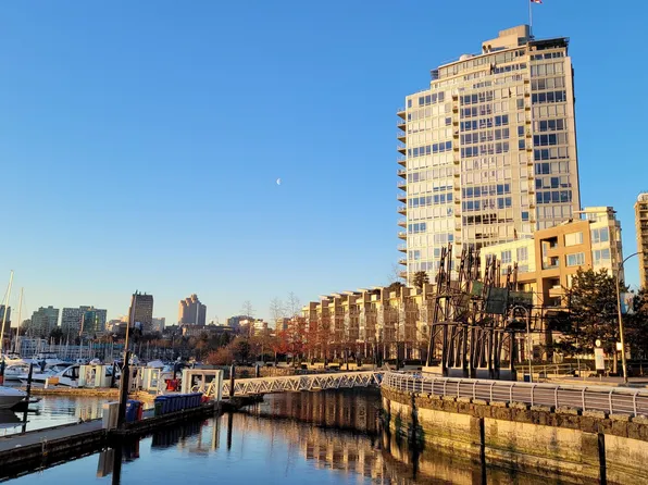 1228 Marinaside Cres #302, Vancouver, BC V6Z 2W4