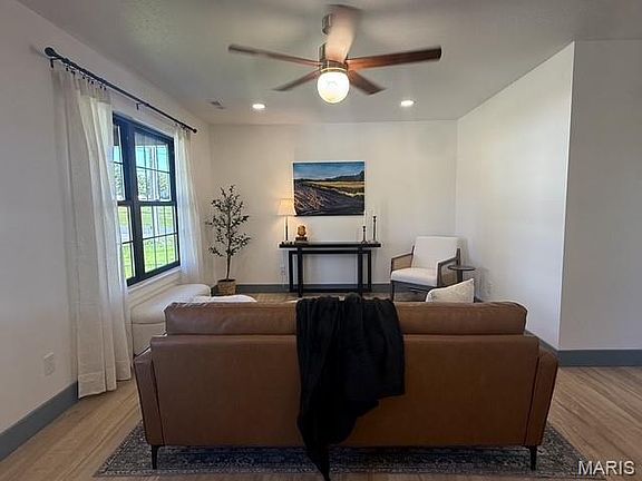 4th image of 501 S 4th St