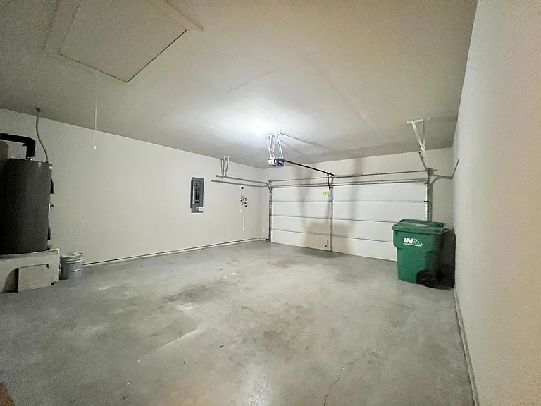 215 Clark Dr — Photo 8