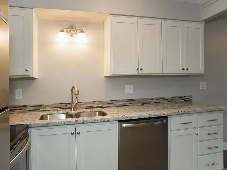 2600 NE Lombard St — Photo 6