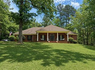 2028 Wooded Dr, Grenada, MS 38901