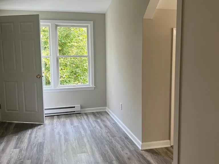 19 Maple Ave N #2 — Photo 11