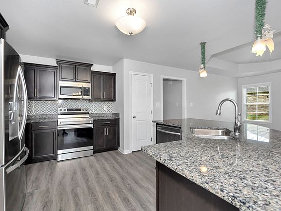 3rd image of 22637 Quarry Rd