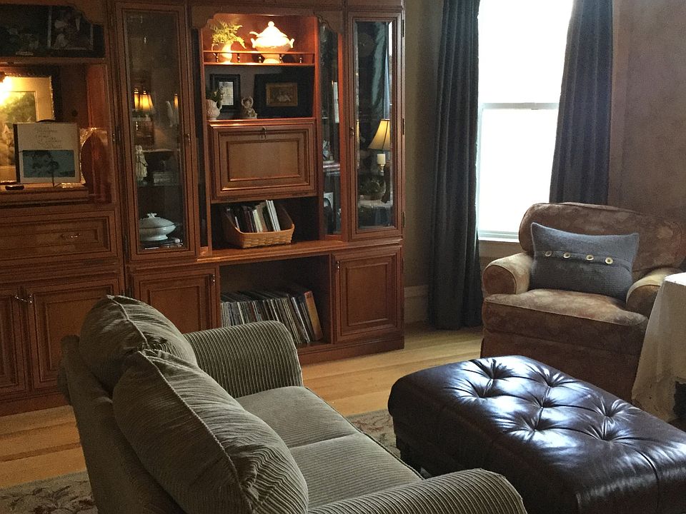 Living room/parlor