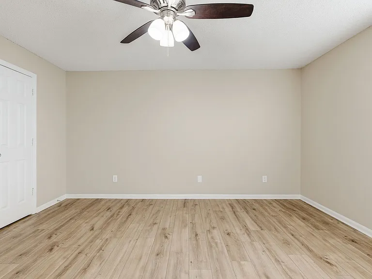 2717 Kennedy Ct — Photo 16
