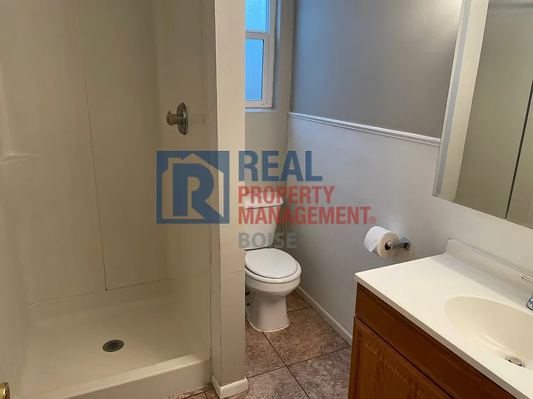 403 W Hazel St — Photo 6