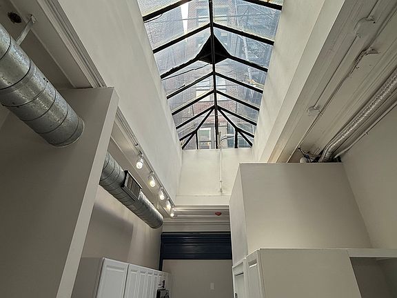 3rd image of 23 Temple Pl #2R