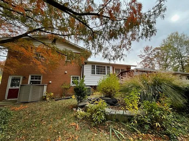 7616 Edmonston Rd — Photo 5