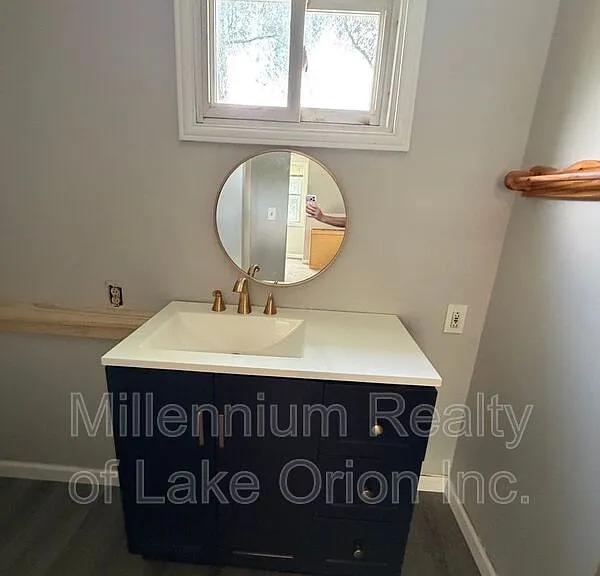 735 E Milton Ave — Photo 9