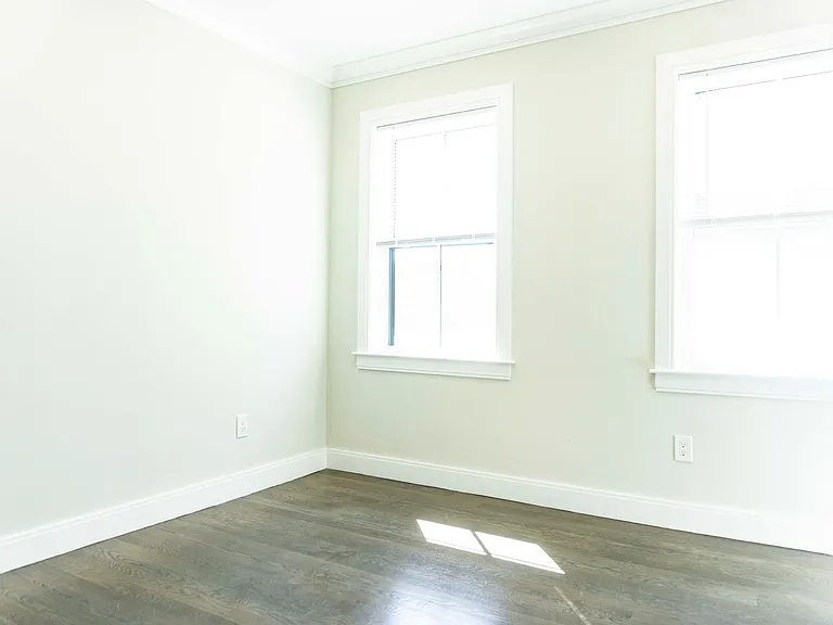 79 Linden St #1R — Photo 5