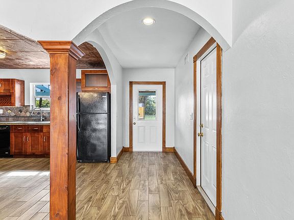 3rd image of 2552 Ella St