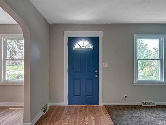 5th image of 1131 Irving Ave
