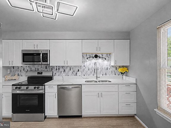 3rd image of 958 Edmund St