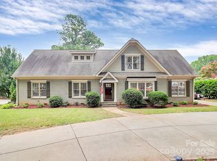 427 Lansdowne Rd, Charlotte, NC 28270