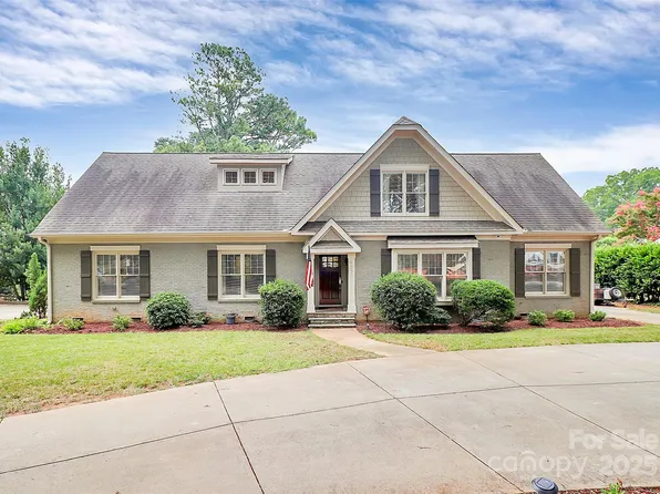 427 Lansdowne Rd, Charlotte, NC 28270