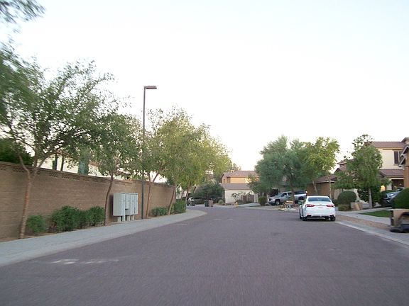 4th image of 263 S 172nd Dr