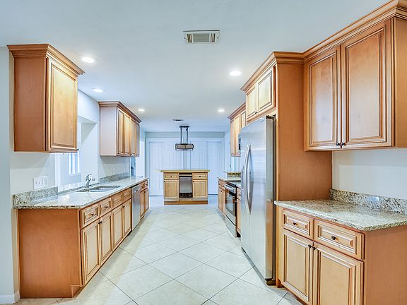 5th image of 1444 Normandy Ln