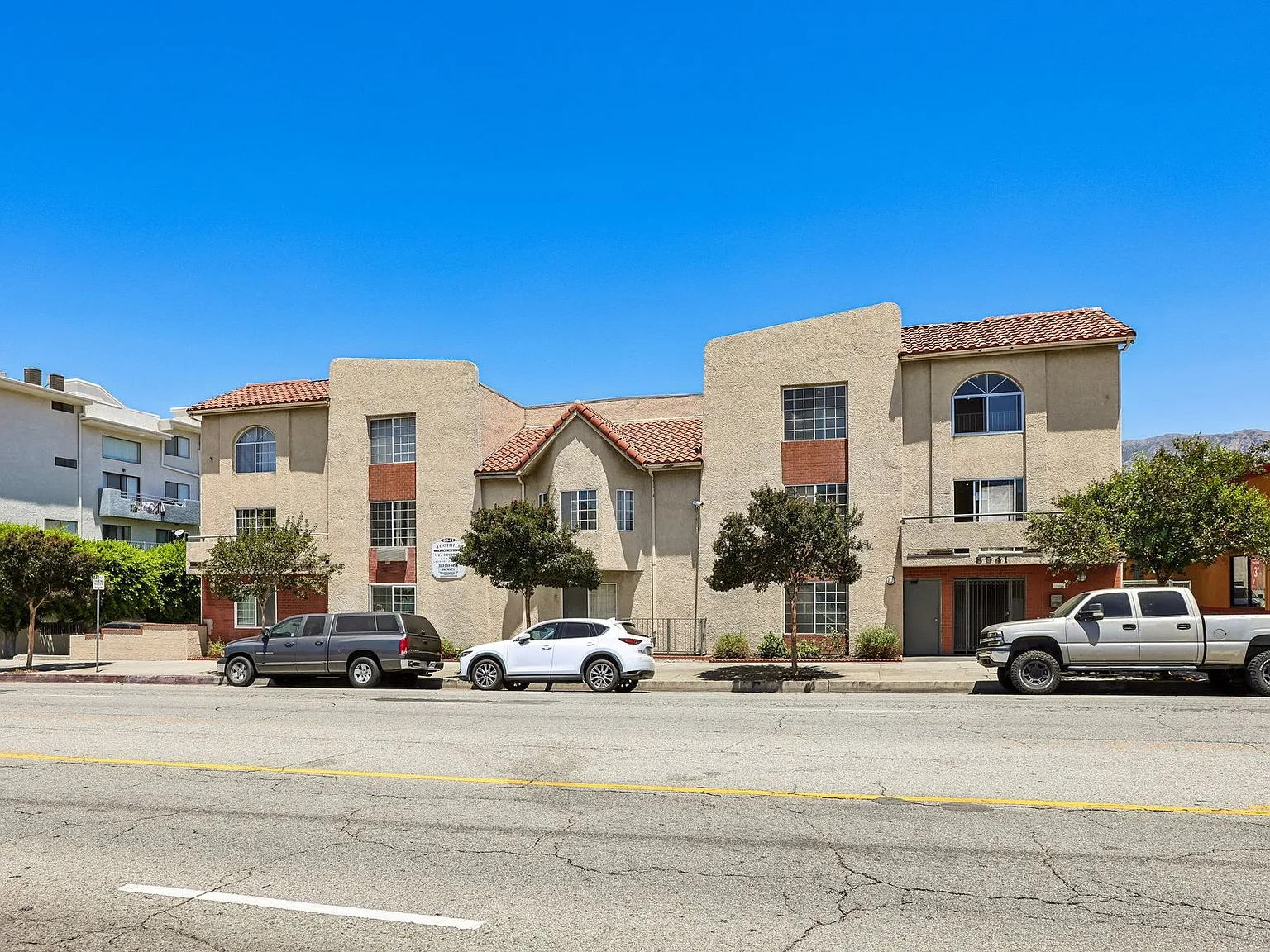 8541 Foothill Blvd., Sunland — Photo 2