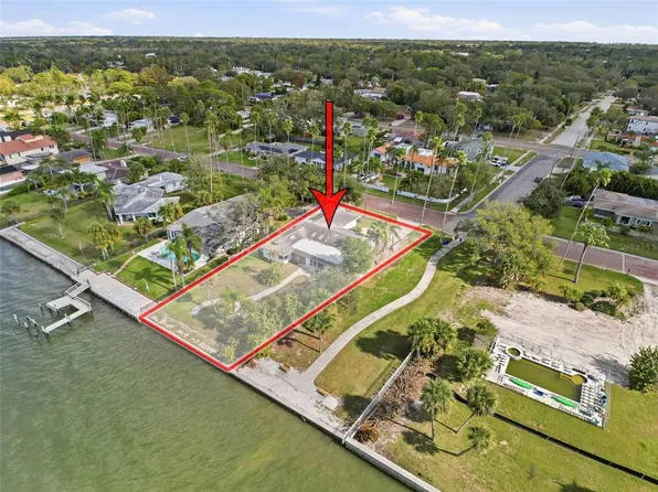 1600 Santa Barbara Dr, Dunedin, FL 34698