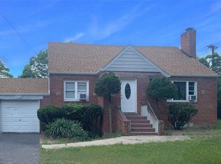 52 Hoffman Ln, Central Islip, NY 11722