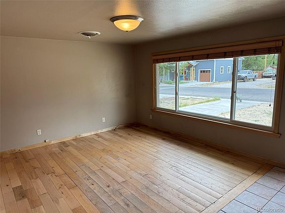 3rd image of 1422 I Street