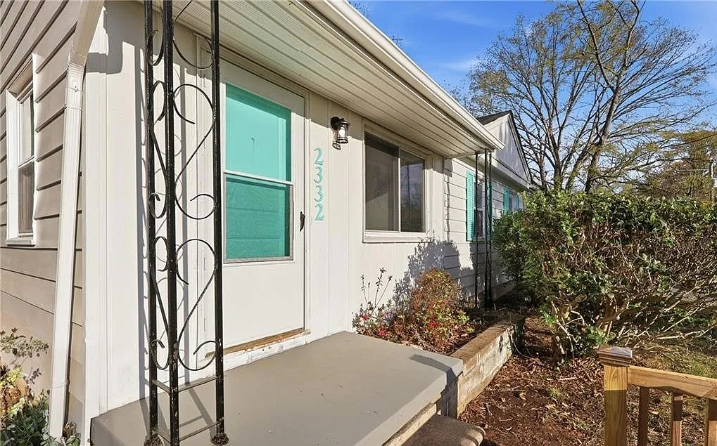3 bed, 864 sqft, $1,880 — Photo 2