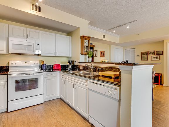 5th image of 630 S Sapodilla Avenue #Ph19/519