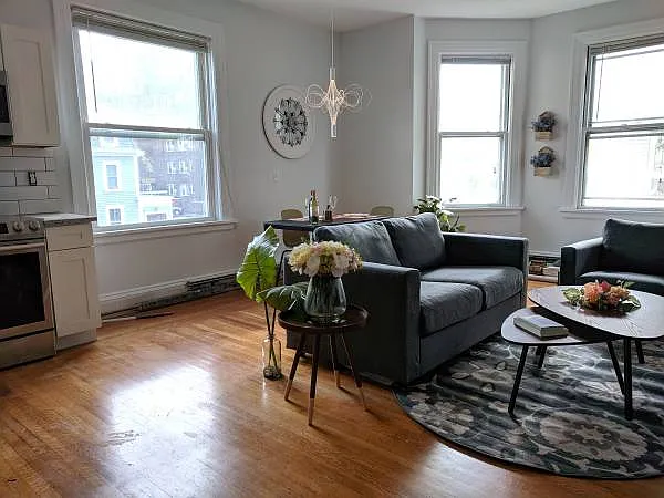 2 bed, 850 sqft, $2,350 — Photo 2