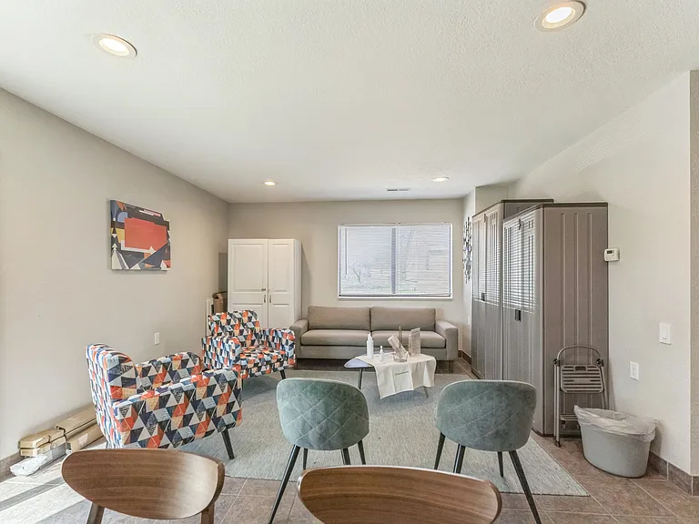 Pine Creek Apartments — Photo 16