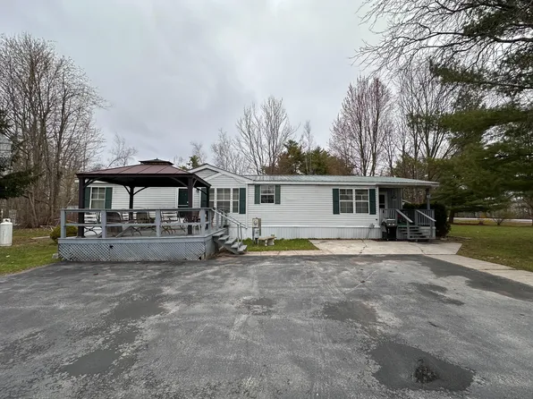 20 Wood Manor Dr, Plattsburgh, NY 12901