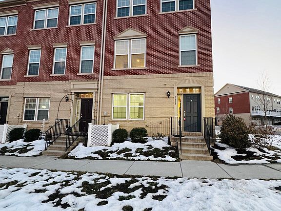 3rd image of 7864 Crescent Park Dr