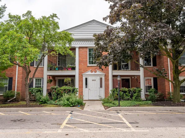 530 Shorely Dr APT 204, Barrington, IL 60010