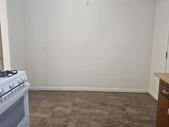 4th image of 315-325 S Hobson #315