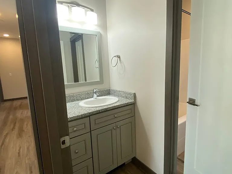 108 W Greenfield Ave — Photo 23