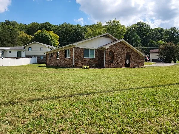 3 bed, 1471 sqft, $1,800 — Photo 2