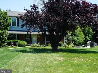 1917 Powder Mill Rd, York, PA 17402