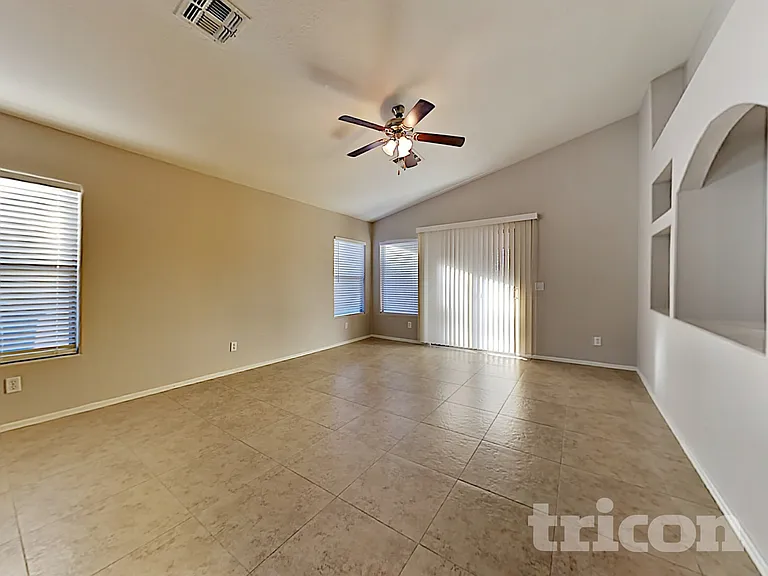 16189 W Mauna Loa Ln — Photo 3