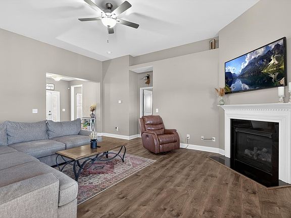 5th image of 28 Rock Oak Ct