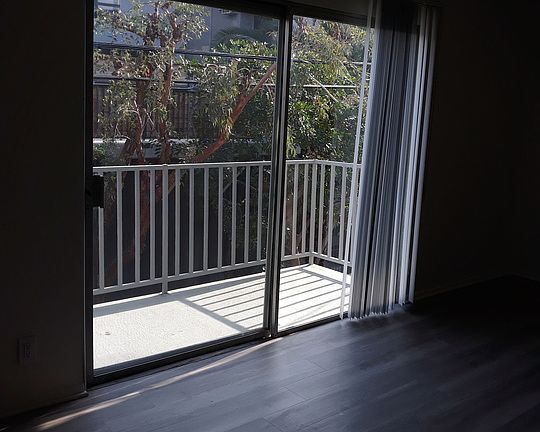 4th image of 320 S Harvard Blvd #10