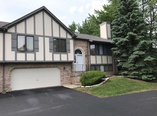 2323 Olde Mill Rd, Plainfield, IL 60586