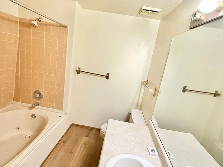 499 Forest Edge Cir — Photo 3