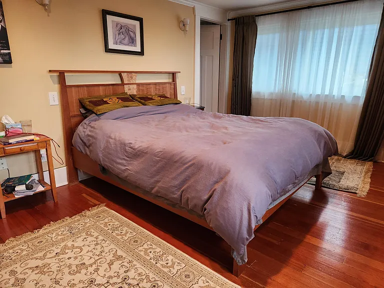 Main bedroom with bathroom and walk-in closet