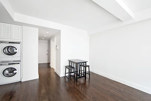 Rented by R New York | media 44