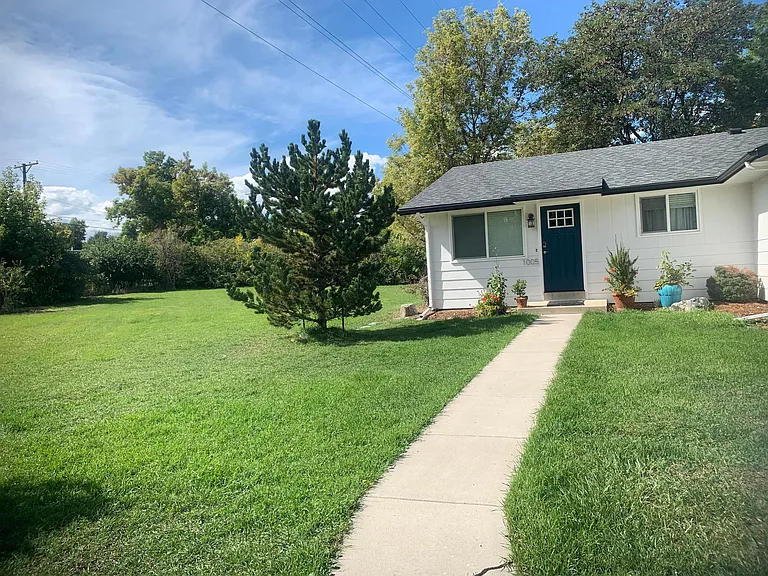 1005 Yank St — Photo 2