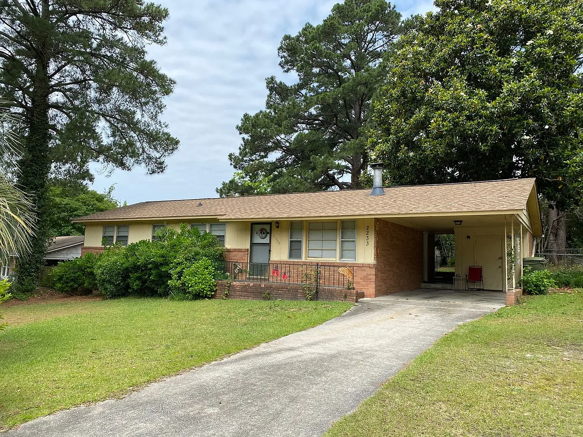 Building Photo - 2233 Windsor Dr